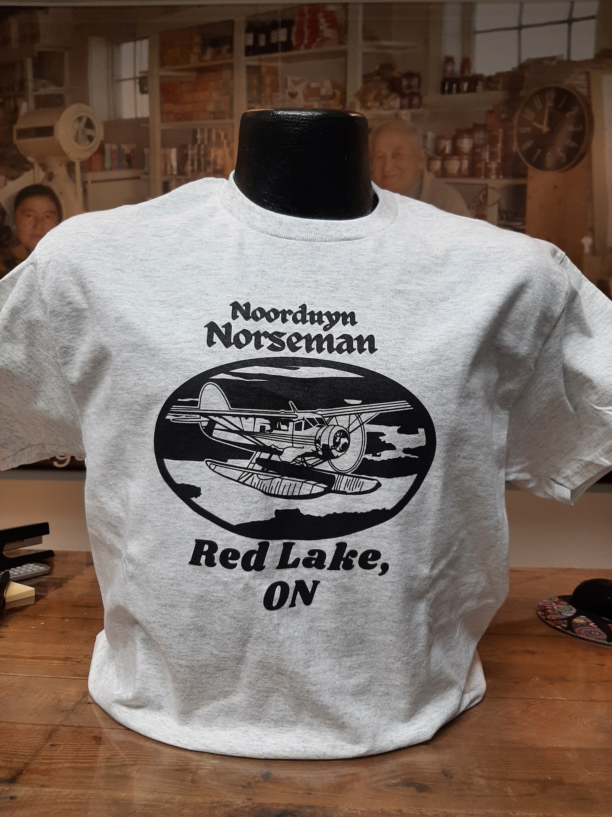I don´t work in northern pike season Premium T-Shirt